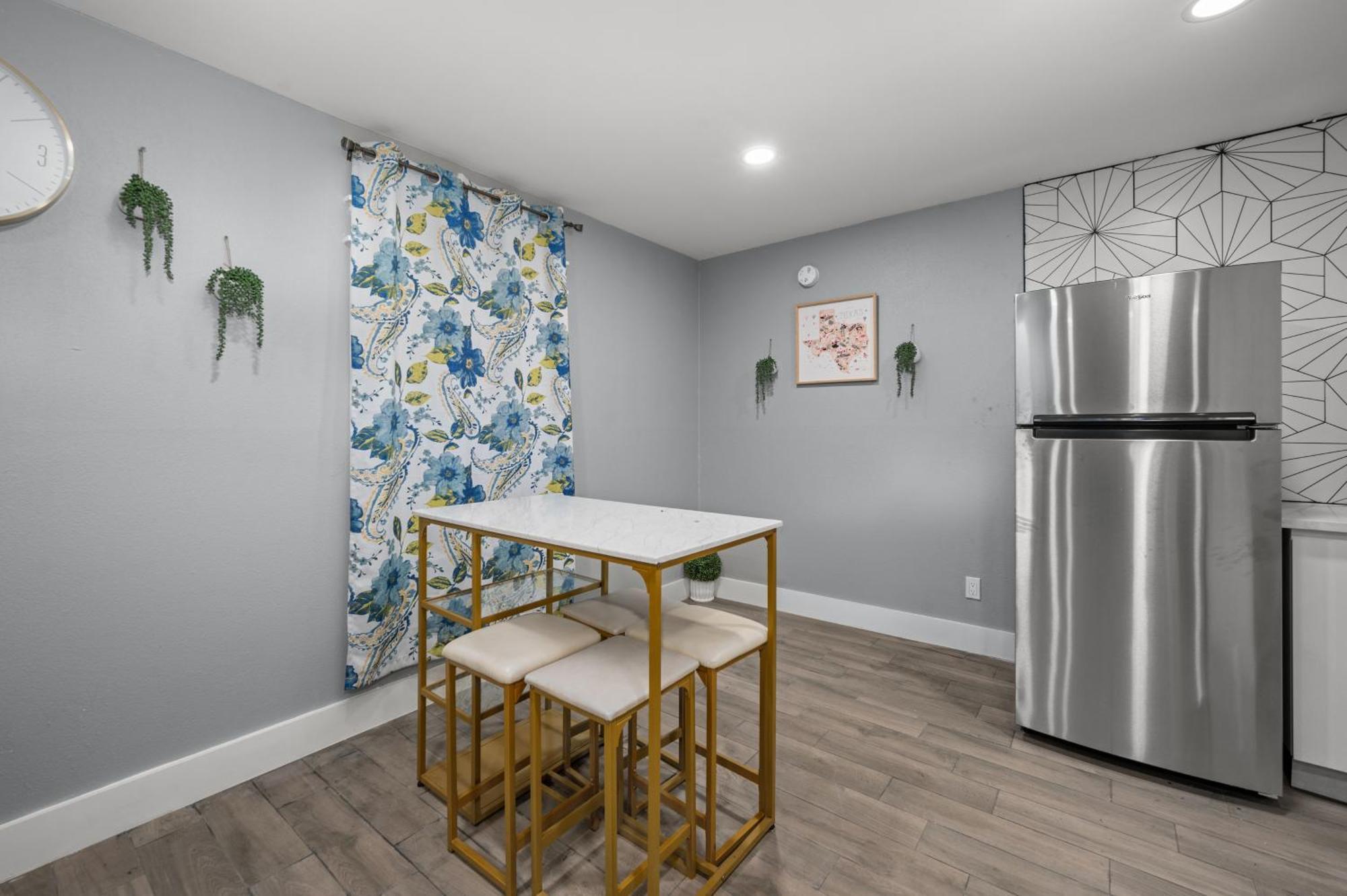 Comfortable 2Br Uptown Escape With Free Park Houston Esterno foto
