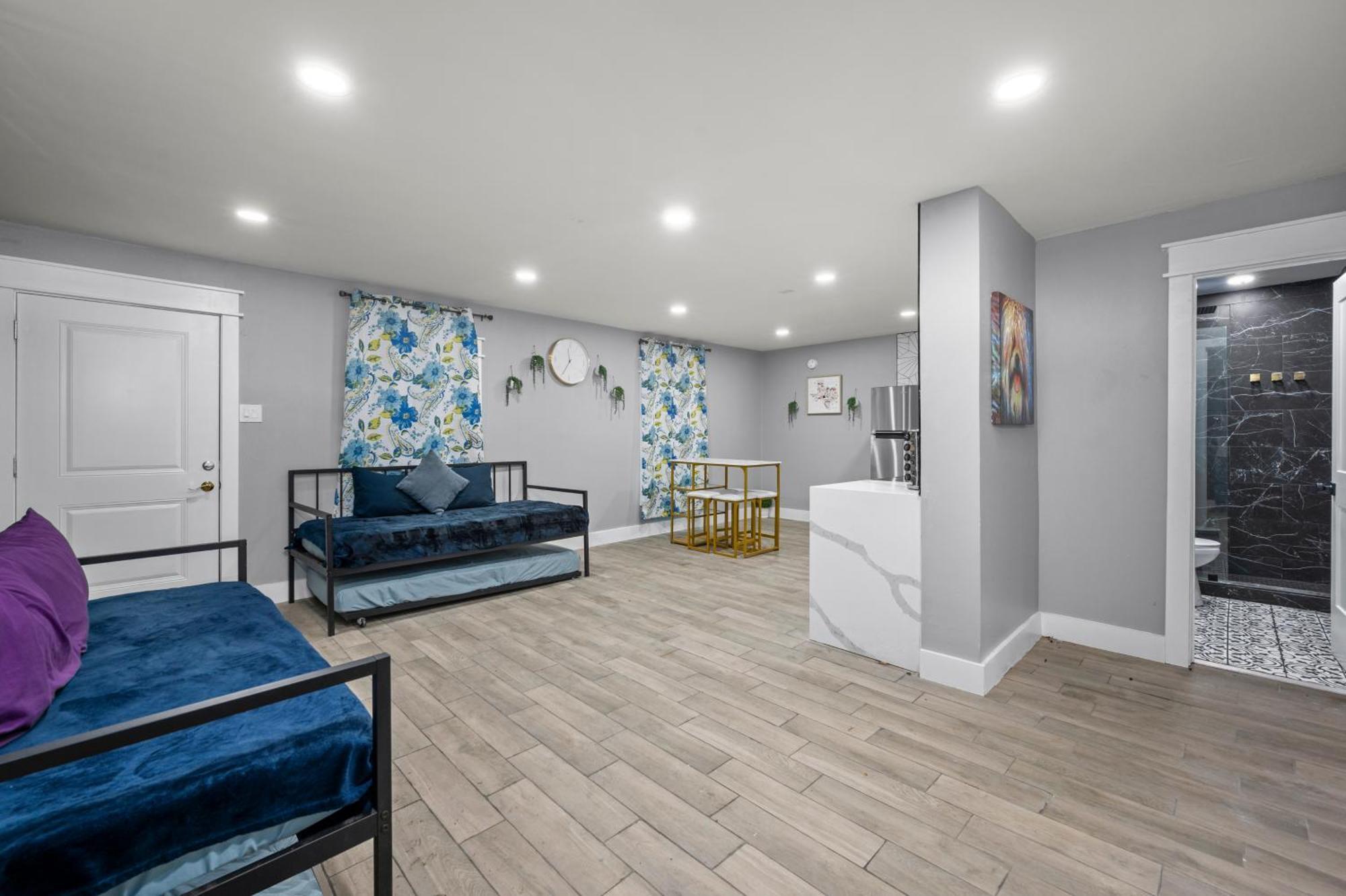 Comfortable 2Br Uptown Escape With Free Park Houston Esterno foto