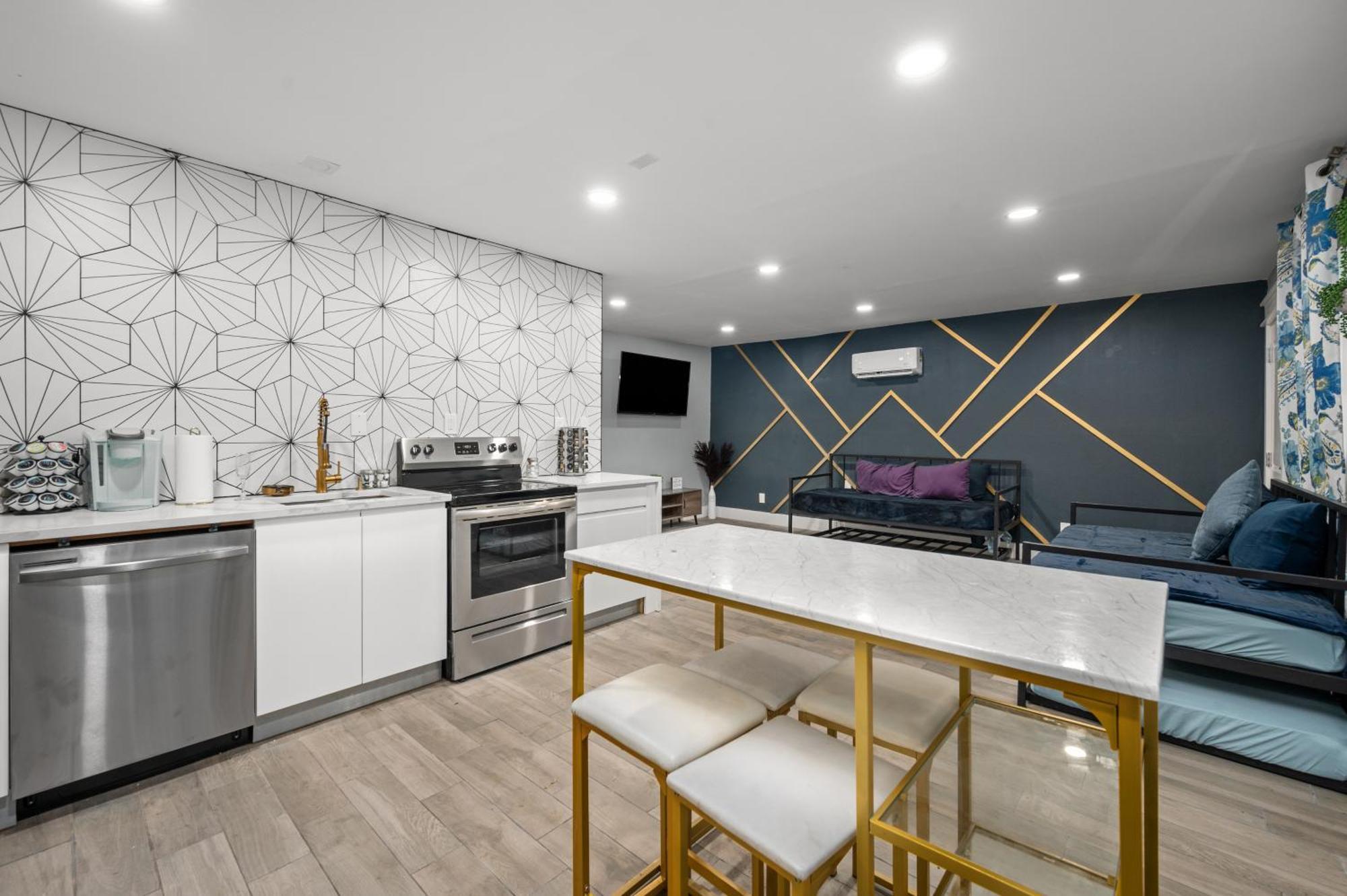 Comfortable 2Br Uptown Escape With Free Park Houston Esterno foto